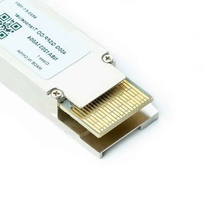 40Gb/s QSFP+ から 4 x 10Gb/s SFP+ アクティブ オプティカルケーブル (AOC) ブレイクアウト MSA 標準対応